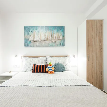 Lupo Gravosa Free Parking