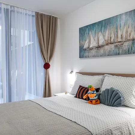 Lupo Gravosa Free Parking *