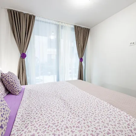 Lupo Gravosa Free Parking