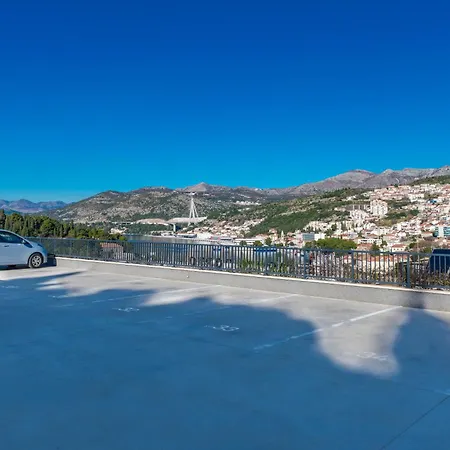 Lupo Gravosa Free Parking