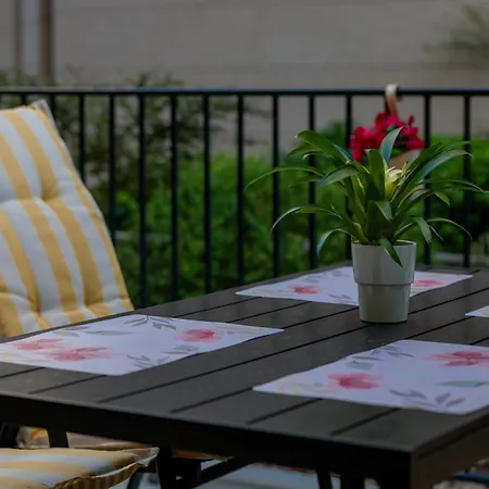 Lupo Gravosa Free Parking *