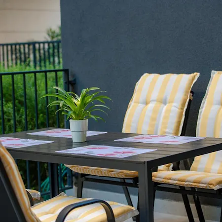 Lupo Gravosa Free Parking *