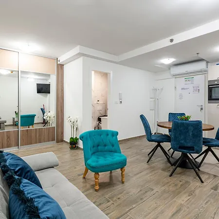 Lupo Gravosa Free Parking *