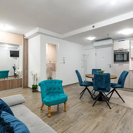 Lupo Gravosa Free Parking *