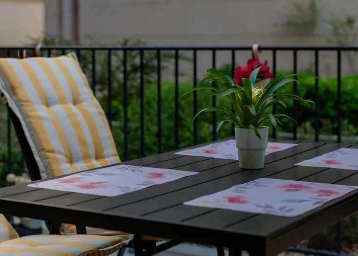 Lupo Gravosa Free Parking *