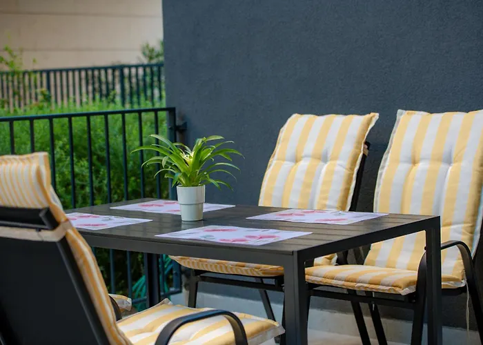 Lupo Gravosa Free Parking *