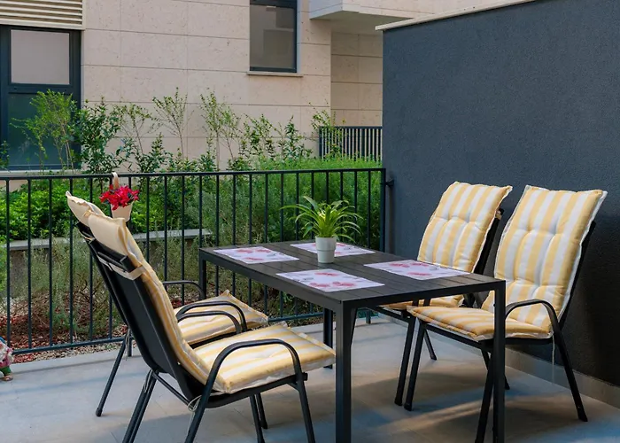 Lupo Gravosa Free Parking