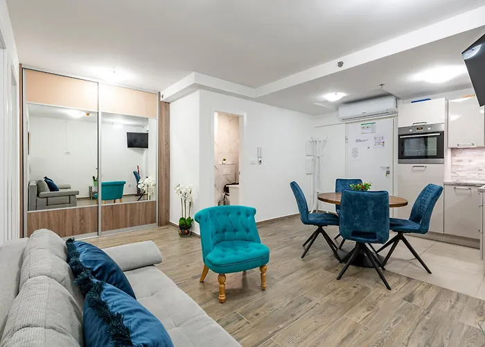 Lupo Gravosa Free Parking *