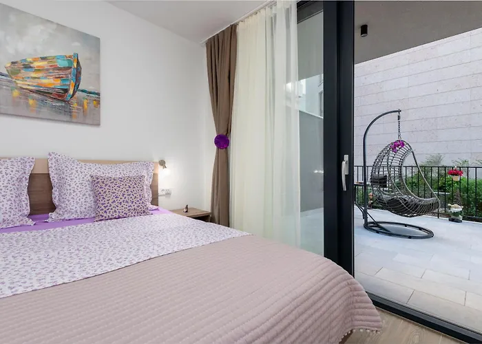 Lupo Gravosa Free Parking *