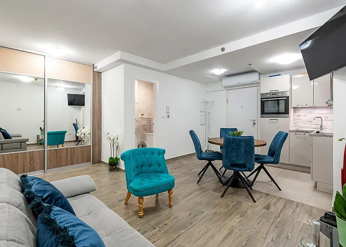 Lupo Gravosa Free Parking *