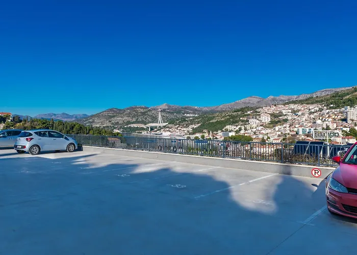 Lupo Gravosa Free Parking